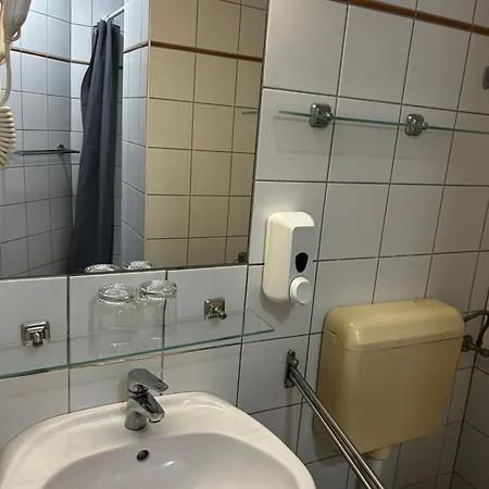 Budget Hotell 2*